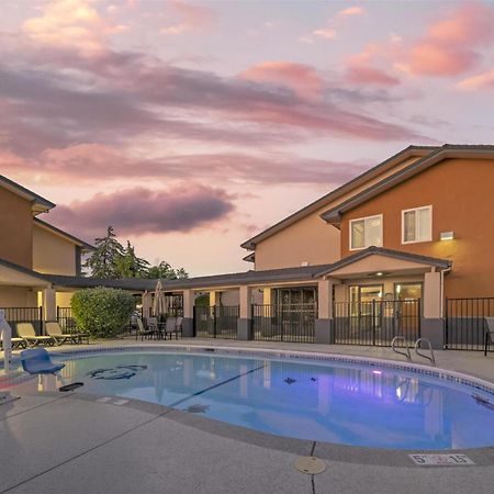 Best Western Antelope Inn & Suites Ред Блъф Екстериор снимка