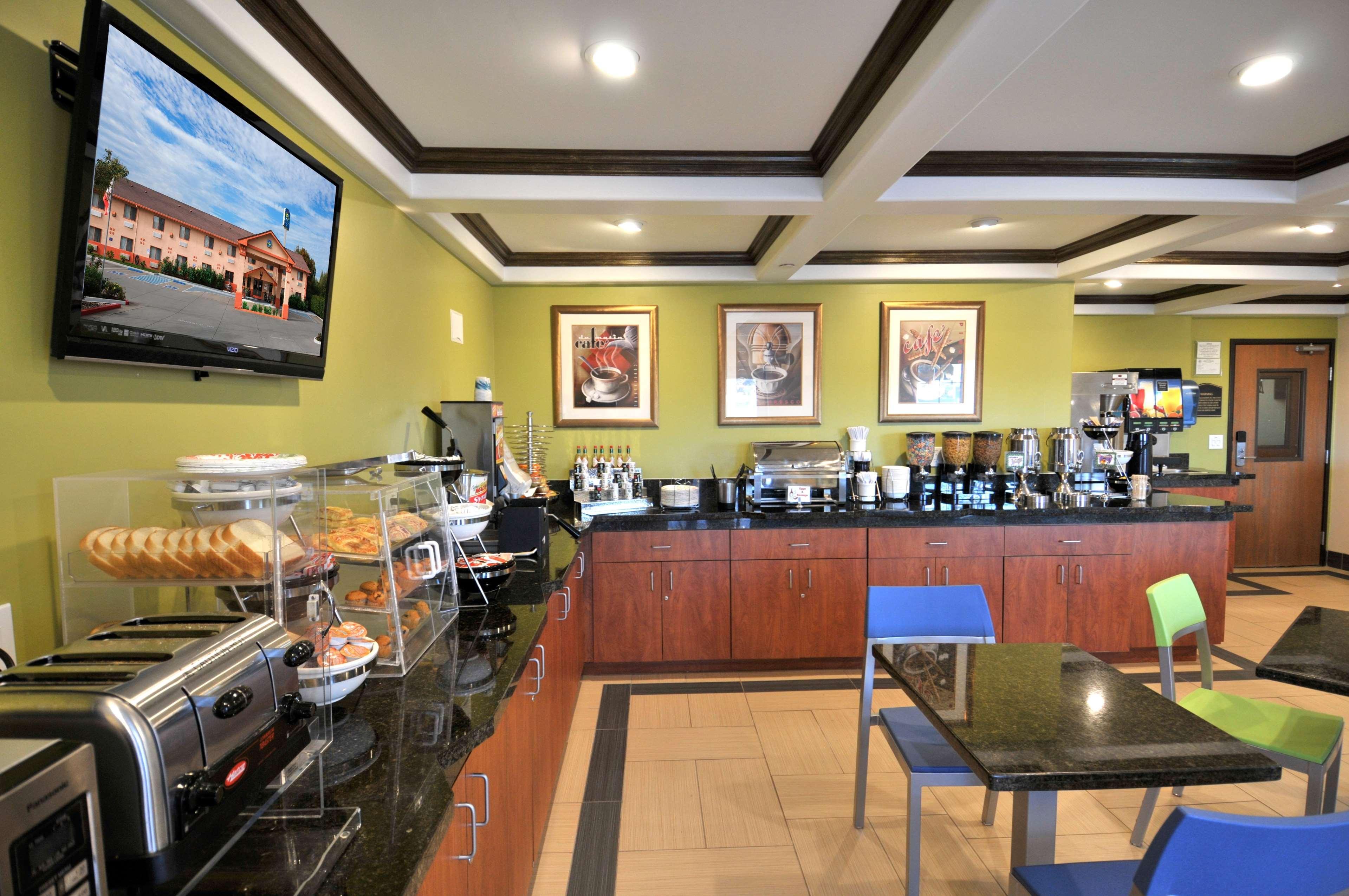 Best Western Antelope Inn & Suites Ред Блъф Екстериор снимка