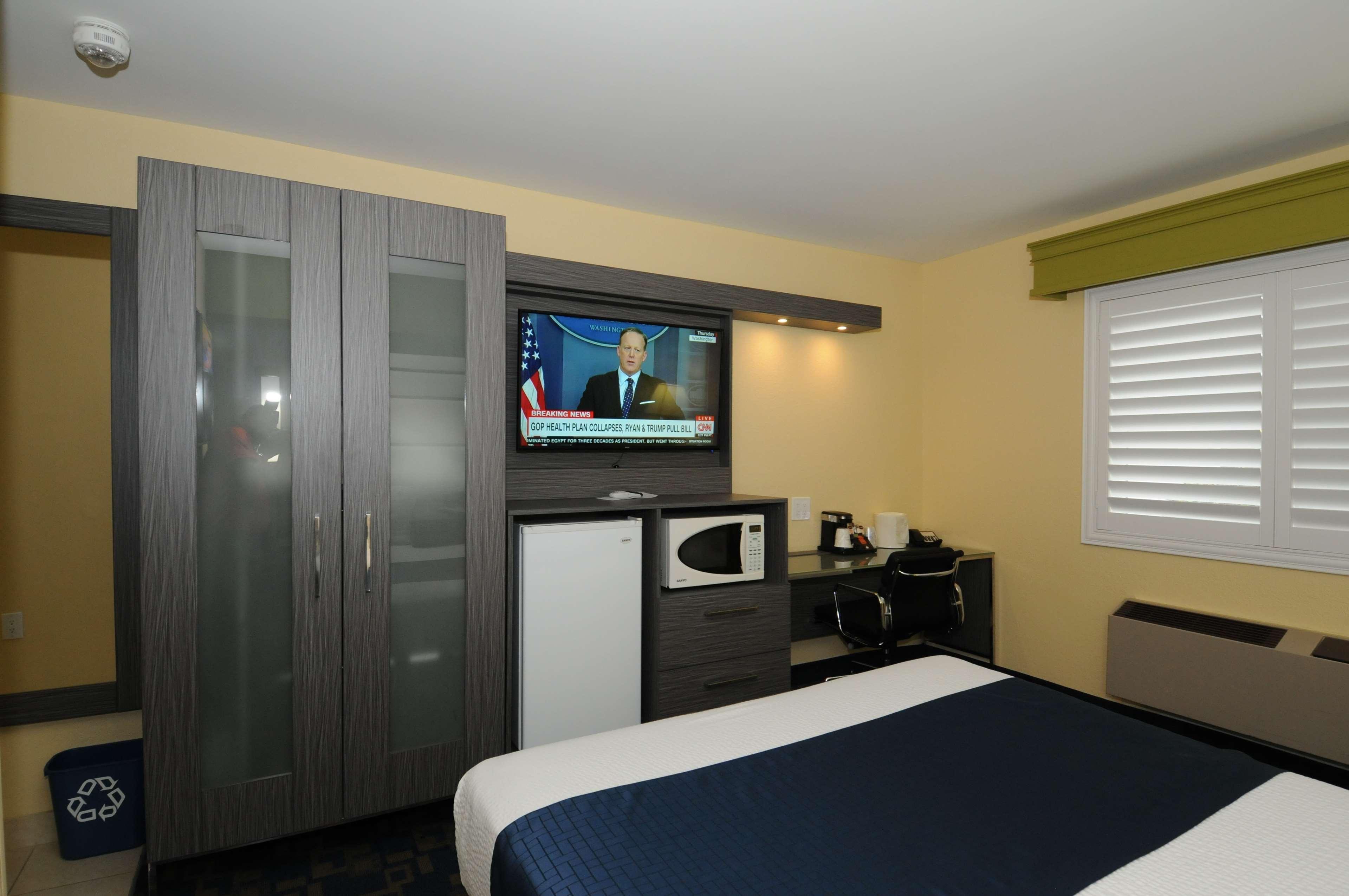 Best Western Antelope Inn & Suites Ред Блъф Екстериор снимка