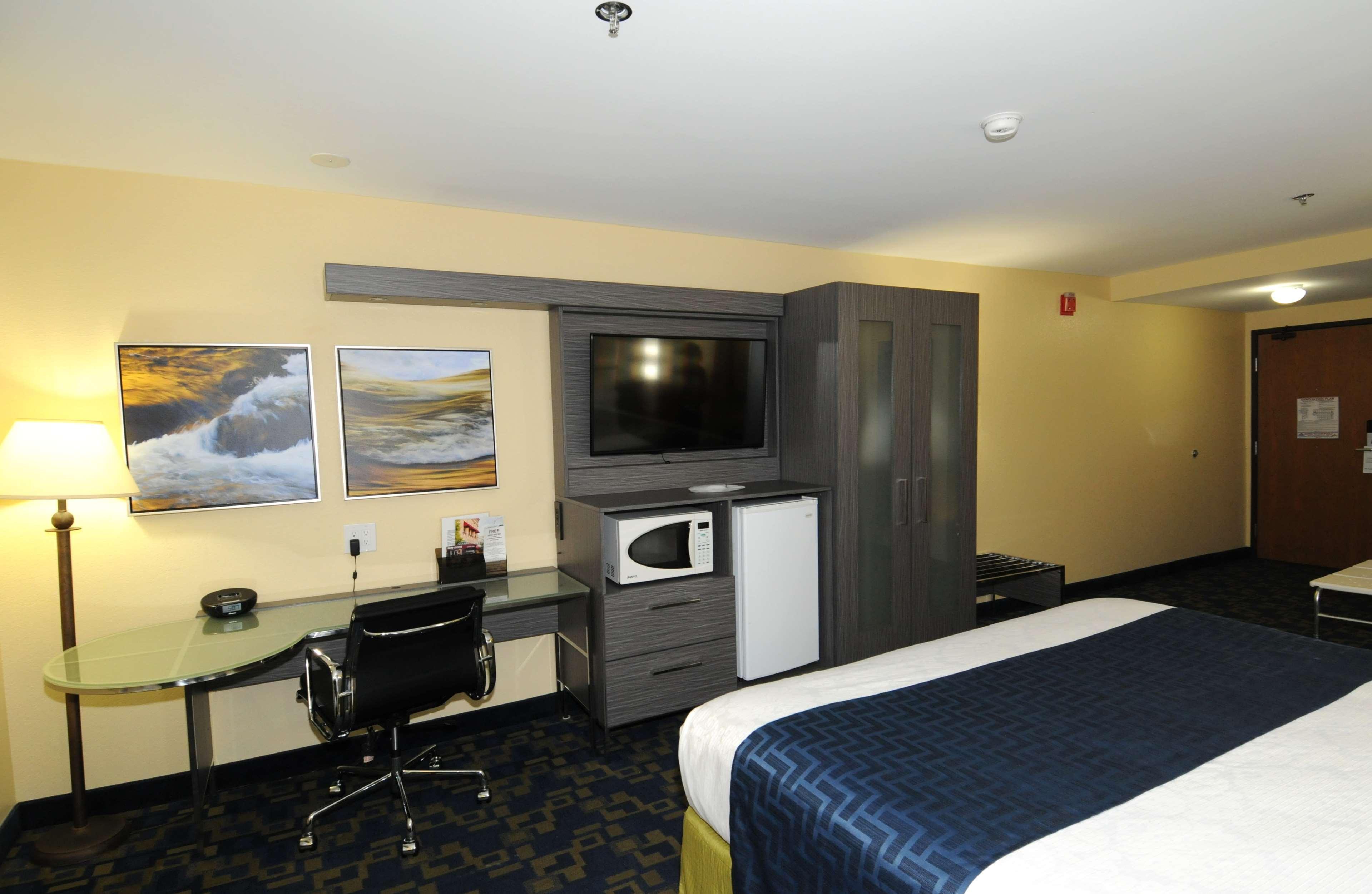 Best Western Antelope Inn & Suites Ред Блъф Екстериор снимка