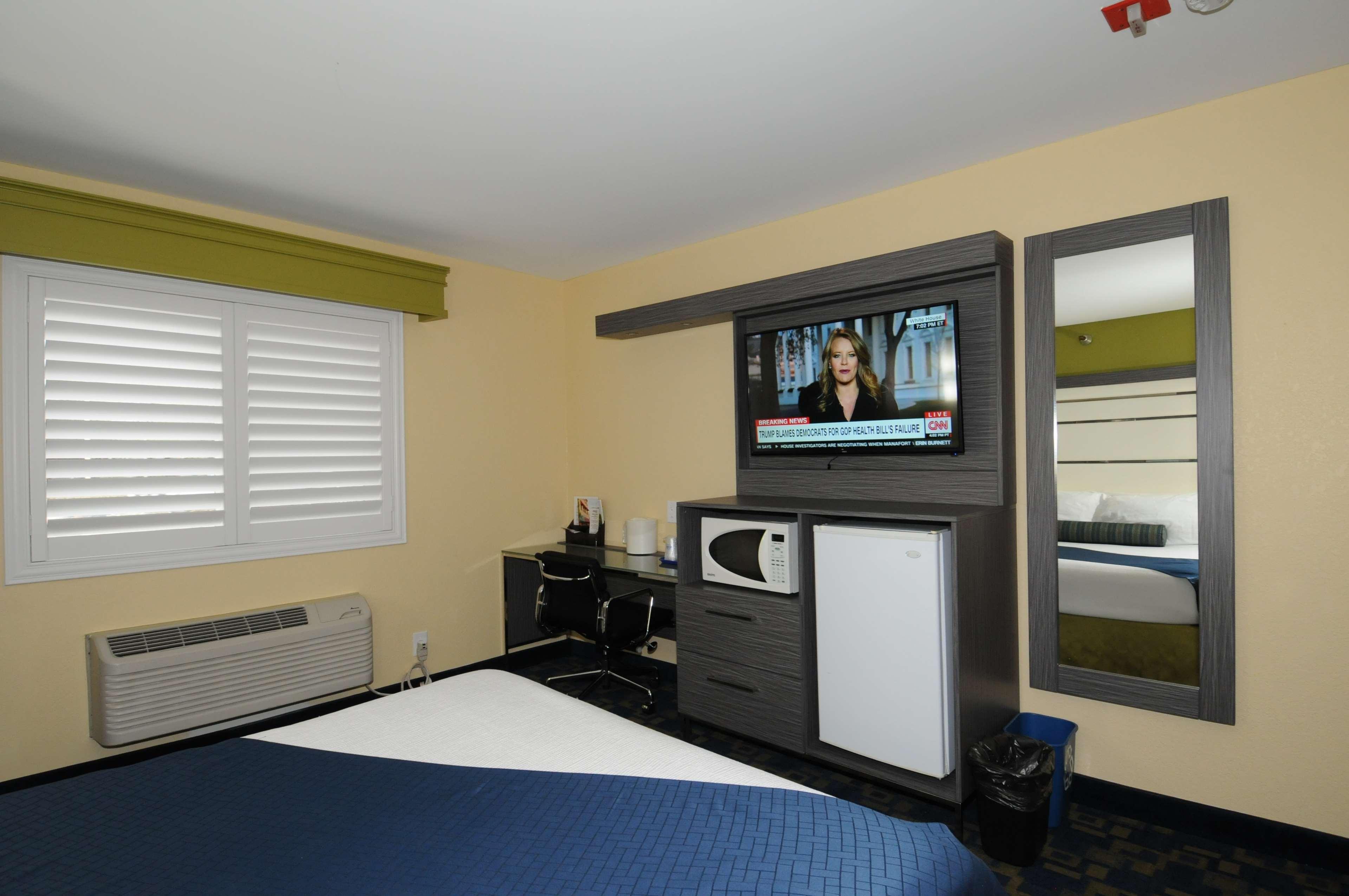 Best Western Antelope Inn & Suites Ред Блъф Екстериор снимка