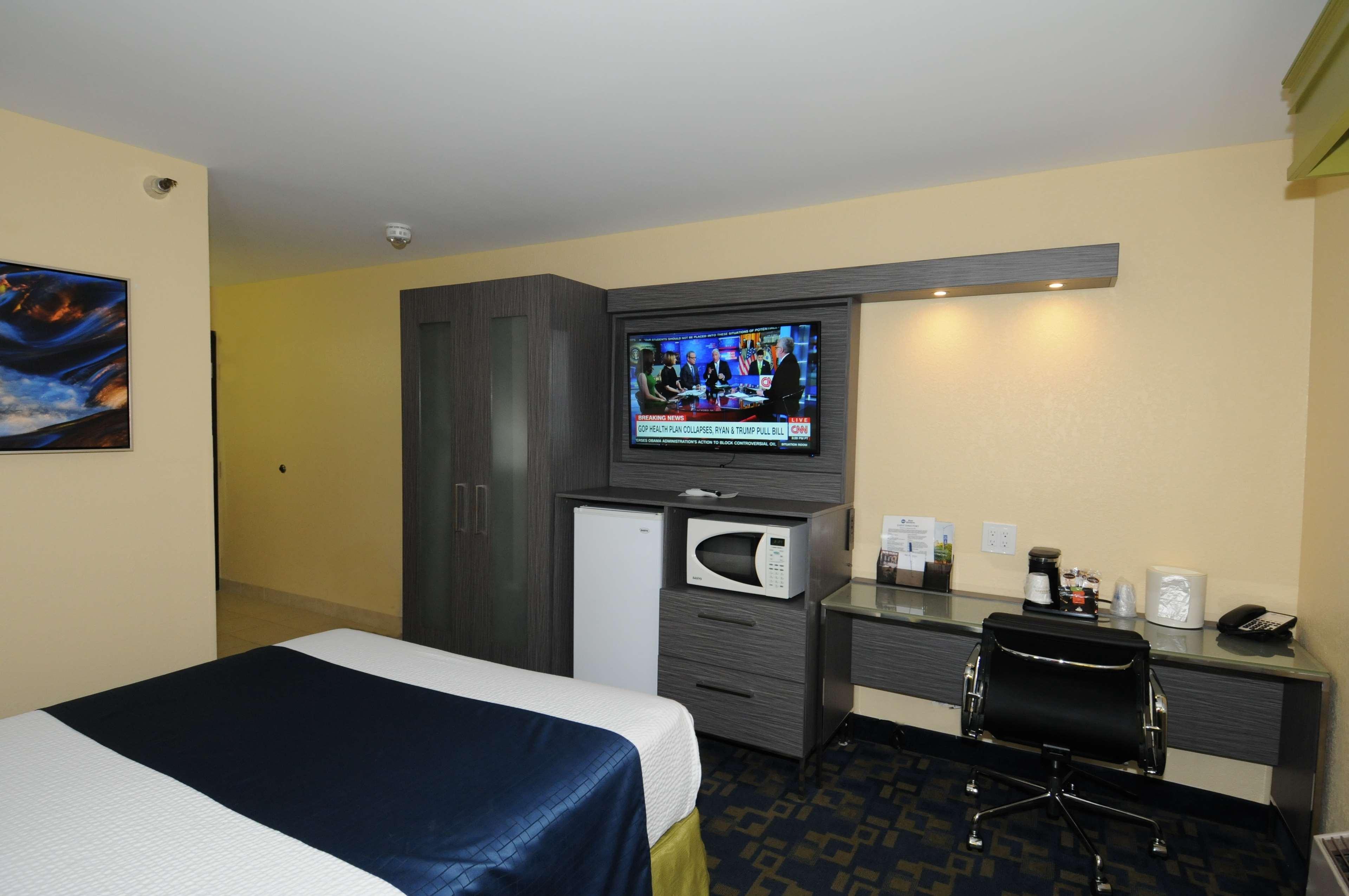 Best Western Antelope Inn & Suites Ред Блъф Екстериор снимка